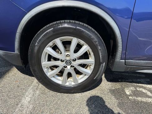 Used 2019 Nissan Rogue SV image 14