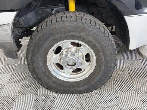 Used 2004 Ford F350 Lariat AWD/4WD image 8