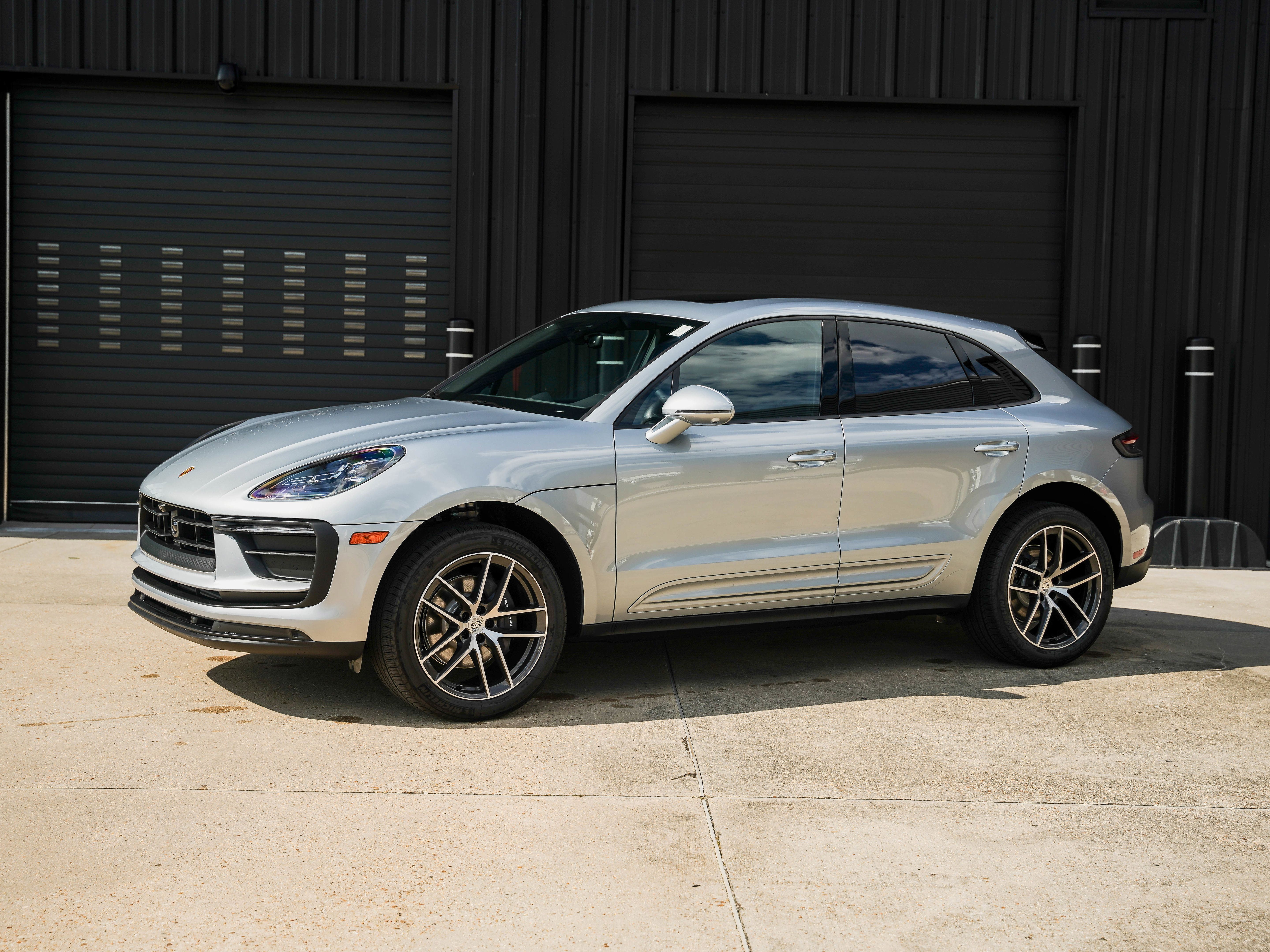 Certified 2026 Porsche Macan AWD/4WD image 1