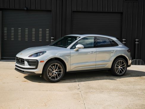 New 2026 Porsche Macan image 1