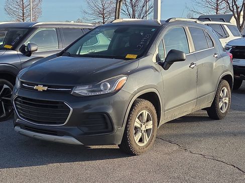 Used 2017 Chevrolet Trax LT w/ LT Convenience Package image 2