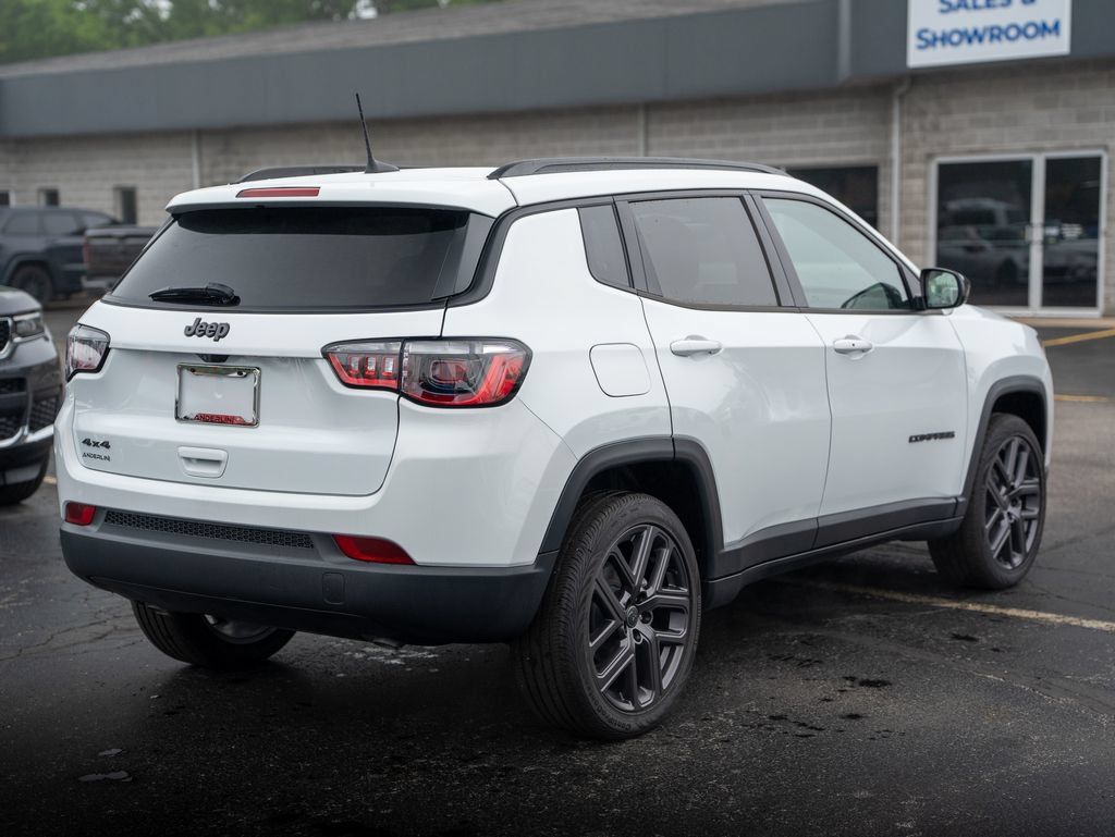 New 2026 Jeep Compass Latitude w/ Sun and Sound Group AWD/4WD image 7