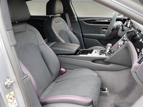 New 2025 Bentley Flying Spur Plug-In Hybrid image 18