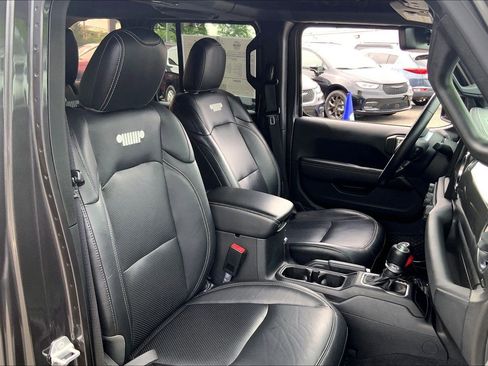 Used 2021 Jeep Wrangler Unlimited Sahara AWD/4WD image 7