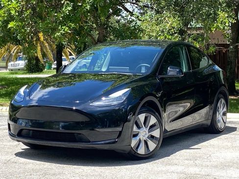 Used 2023 Tesla Model Y Long Range AWD/4WD image 5