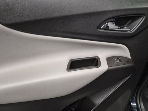 Used 2021 Chevrolet Equinox LS image 16