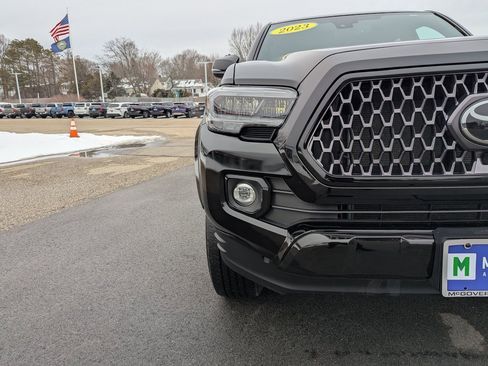 Used 2023 Toyota Tacoma Limited w/ Nightshade Package image 10