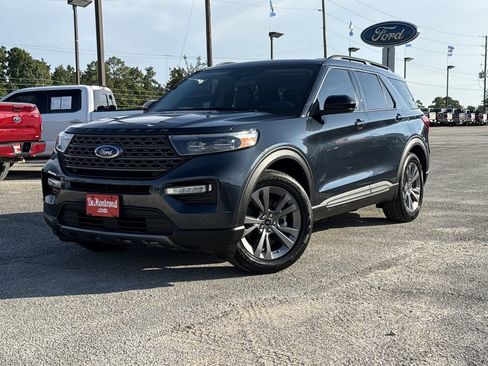 Used 2022 Ford Explorer XLT w/ Equipment Group 202A RWD image 1