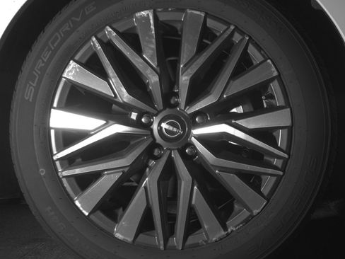 Used 2025 Nissan Altima 2.5 SV FWD image 13