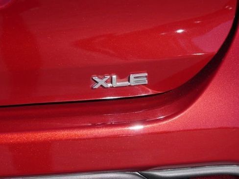 Used 2022 Toyota Highlander XLE image 13