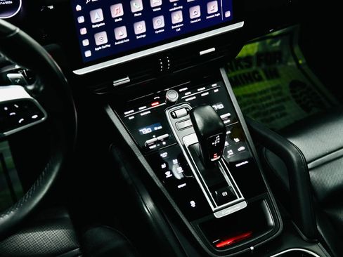 Used 2022 Porsche Cayenne image 24