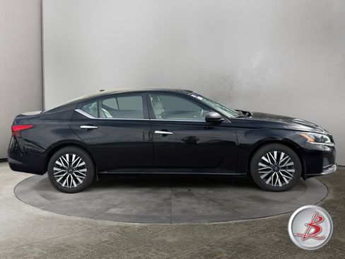 Used 2024 Nissan Altima 2.5 SV FWD image 8