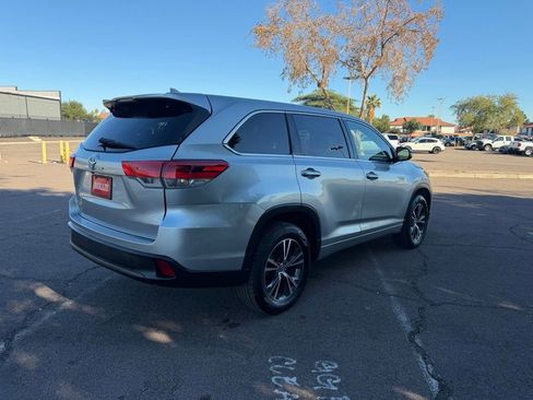 Used 2017 Toyota Highlander LE image 10