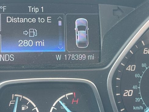 Used 2014 Ford Focus Titanium FWD image 19