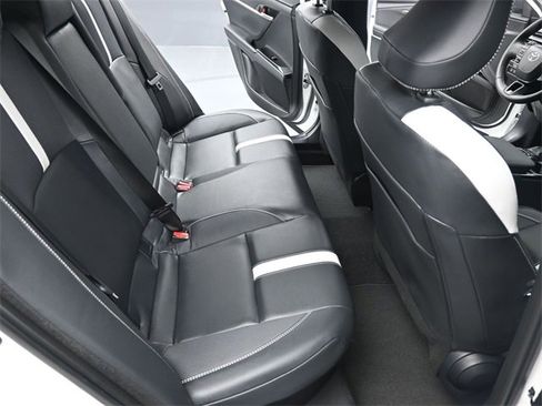 Used 2025 Toyota Camry SE w/ Convenience Package image 16