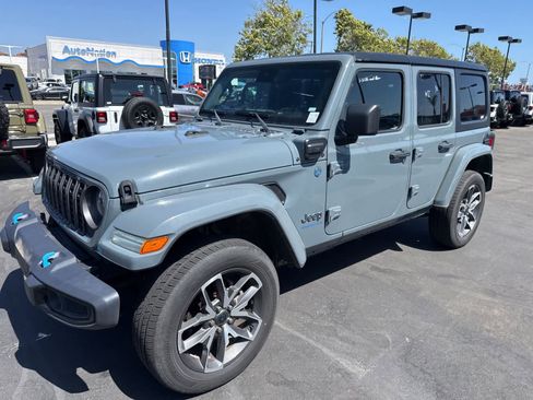 Used 2024 Jeep Wrangler Unlimited AWD/4WD image 10