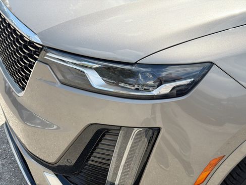 Used 2022 Cadillac XT6 Premium Luxury w/ Technology Package image 9