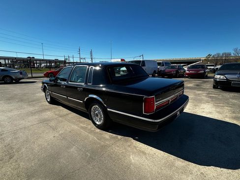 Used 1997 Lincoln Town Car Executive image 3