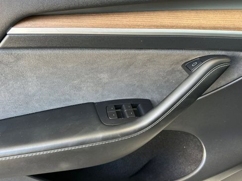 Used 2023 Tesla Model Y Long Range AWD/4WD image 11