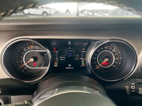Used 2018 Jeep Wrangler Unlimited Sahara image 14