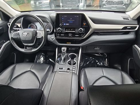 Used 2023 Toyota Highlander XLE AWD/4WD image 15