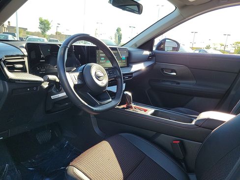 Used 2025 Nissan Kicks SR image 16