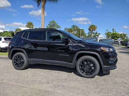 New 2026 Jeep Compass Latitude image 2