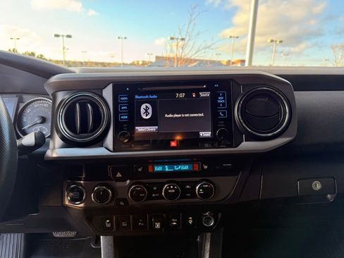 Used 2019 Toyota Tacoma TRD Off-Road AWD/4WD image 16