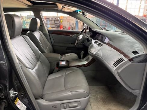 Used 2010 Toyota Avalon XLS image 10