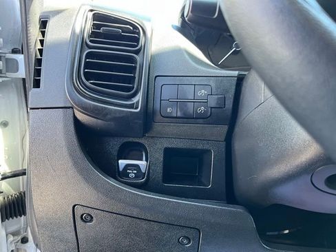 Used 2025 RAM ProMaster 2500 w/ Convenience Group FWD image 18