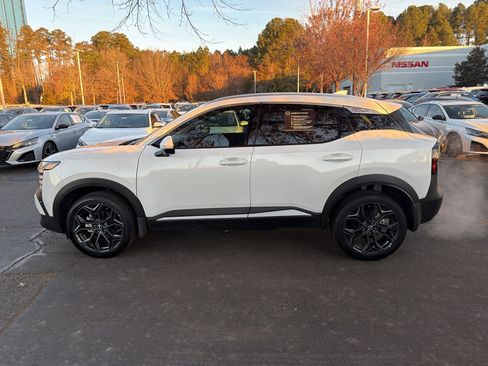 Certified 2025 Nissan Kicks SR image 4