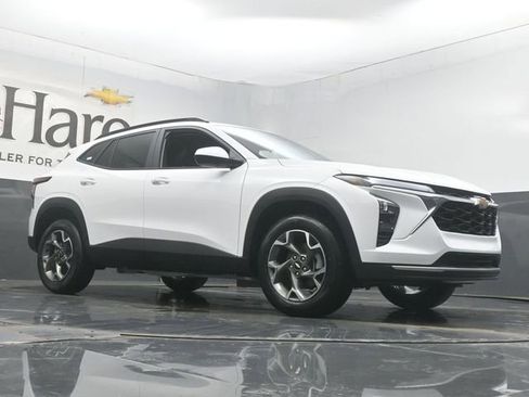 New 2026 Chevrolet Trax LT w/ Driver Confidence Package image 2