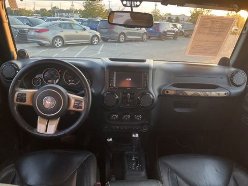 Used 2014 Jeep Wrangler Unlimited Sahara image 12