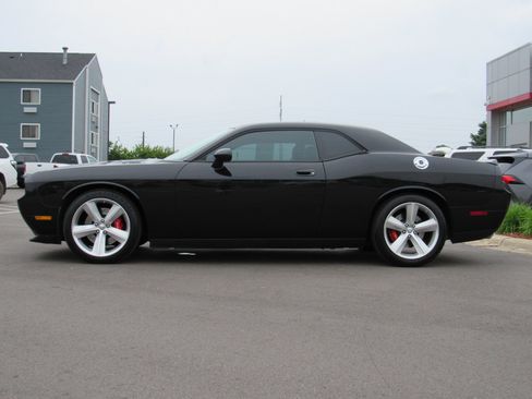 Used 2009 Dodge Challenger SRT8 w/ SRT Option Group II RWD image 9