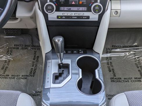 Used 2013 Toyota Camry XLE w/ Leather Pkg image 18