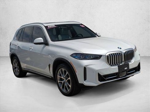 Used 2025 BMW X5 xDrive40i w/ Climate Comfort Package AWD/4WD image 3
