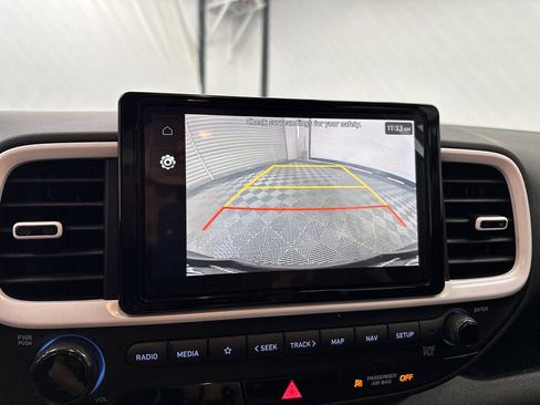 Used 2023 Hyundai Venue Limited w/ Cargo Package FWD image 28