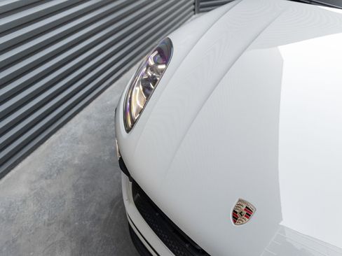 Certified 2025 Porsche Macan AWD/4WD image 37