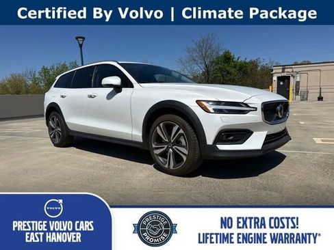 Certified 2025 Volvo V60 B5 Cross Country Plus AWD/4WD image 1