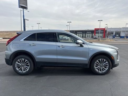 Used 2025 Cadillac XT4 Premium Luxury image 6