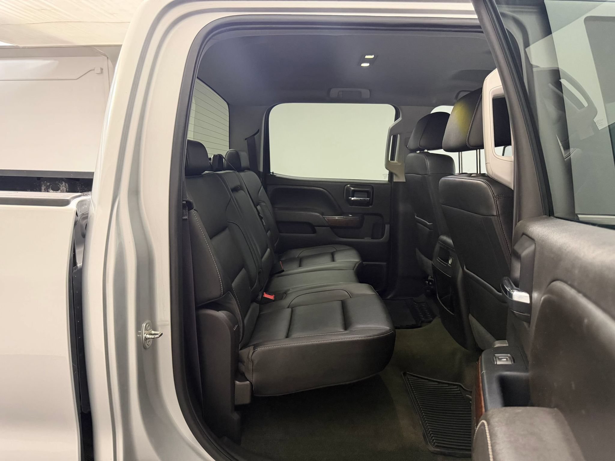 Used 2016 GMC Sierra 2500 SLT w/ Duramax Plus Package AWD/4WD image 30