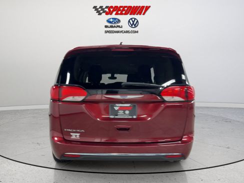 Used 2018 Chrysler Pacifica Touring Plus FWD image 7