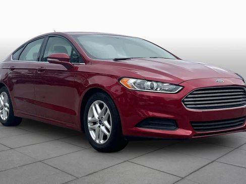 Used 2015 Ford Fusion SE image 3