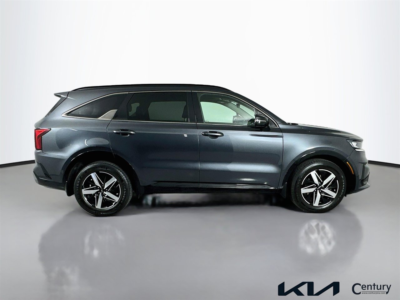 Used 2022 Kia Sorento EX w/ Panoramic Sunroof Package FWD image 4