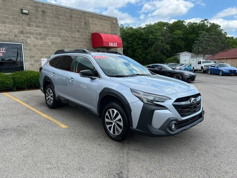 Used 2023 Subaru Outback Premium AWD/4WD image 3