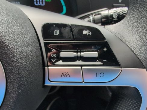 Used 2025 Hyundai Elantra Hybrid FWD image 19