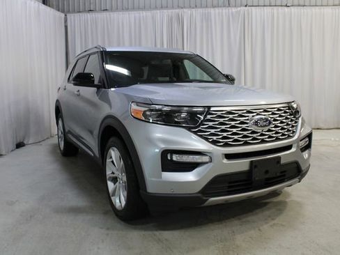 Used 2023 Ford Explorer Platinum w/ Technology Package AWD/4WD image 38