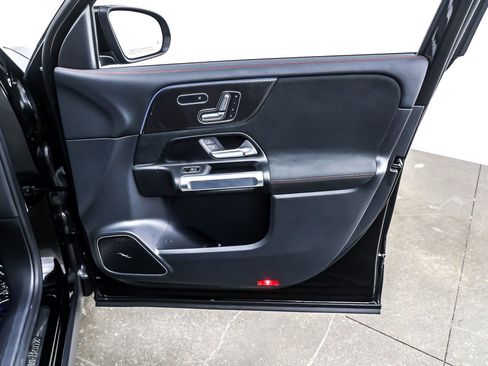 Used 2024 Mercedes-Benz GLB 250 image 25