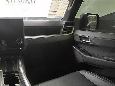 Used 2025 Lexus GX 550 w/ Cold Area Package AWD/4WD image 15
