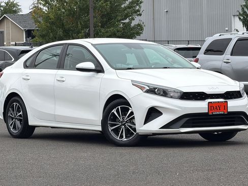 Used 2024 Kia Forte LXS FWD image 2